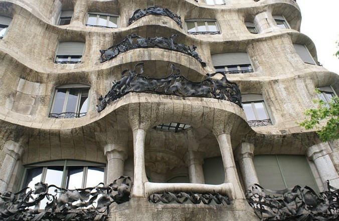 Handige informatie Gaudi's Meesterwerken Er is geen stad in de wereld waar één bepaalde architect zo duidelijk zijn stempel op heeft gedrukt als.
