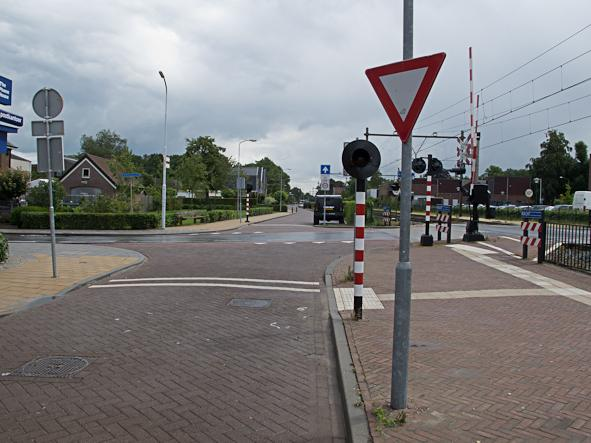 Bij 21 is een oude brug vervangen. Ten tijde van onze inspectie moesten we omrijden, die omweg (op kaartje 06) is nu vervallen. De nieuwe brug is prima.