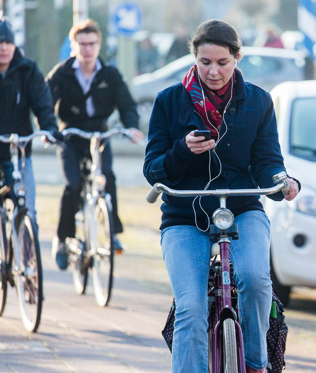 Hoeveel gebruikers van het fietspad inhalen en daarbij al of niet over de schouder kijken, staat weergegeven in Tabel 6.