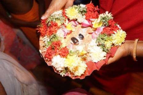 13 Prema Ananda Vahini APRIL 2016 Culturele programma s De Premananda Jeugd organiseerde een cultureel programma voor de Ashramkinderen en de bezoekende toegewijden.