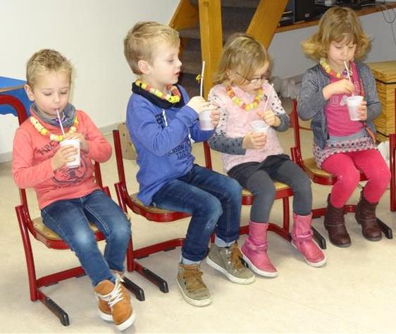 Nieuwsbrief 1 / 2 Uit de oude doos: Thomas eerste schooldag. Hij was net 4 jaar, nu is hij bijna 5!