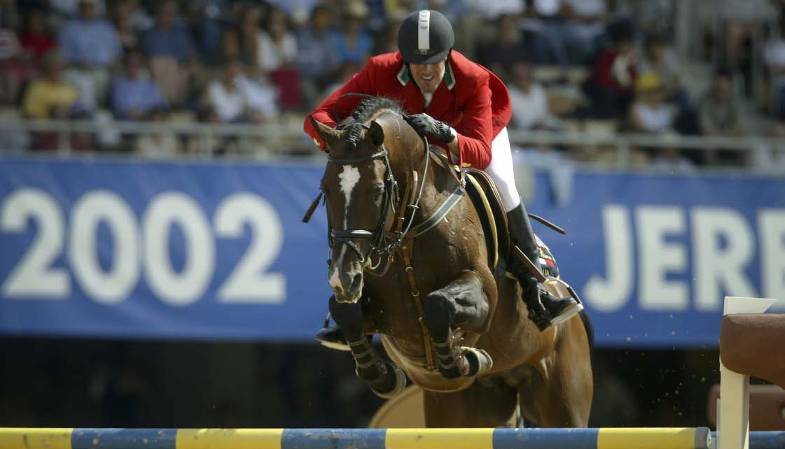 KWPN-goedgekeurde hengsten tekst : JENNEKE SMIT foto s : DIRK CAREMANS & JACOB MELISSEN Grand Prix-hengst Lux blijkt ook bewezen vererver Vader van toppaarden als Utascha SFN, Tornesch en Lupicor Op