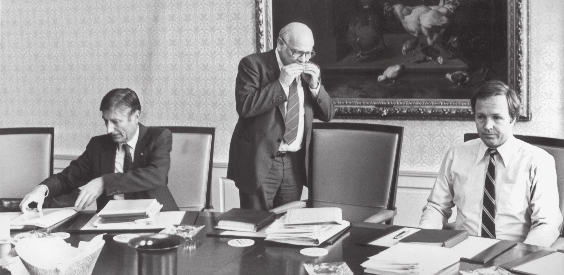 het perspectief van de onderhandelaars 147 De onderhandelaars Van Agt, Den Uyl en Terlouw, augustus 1981.