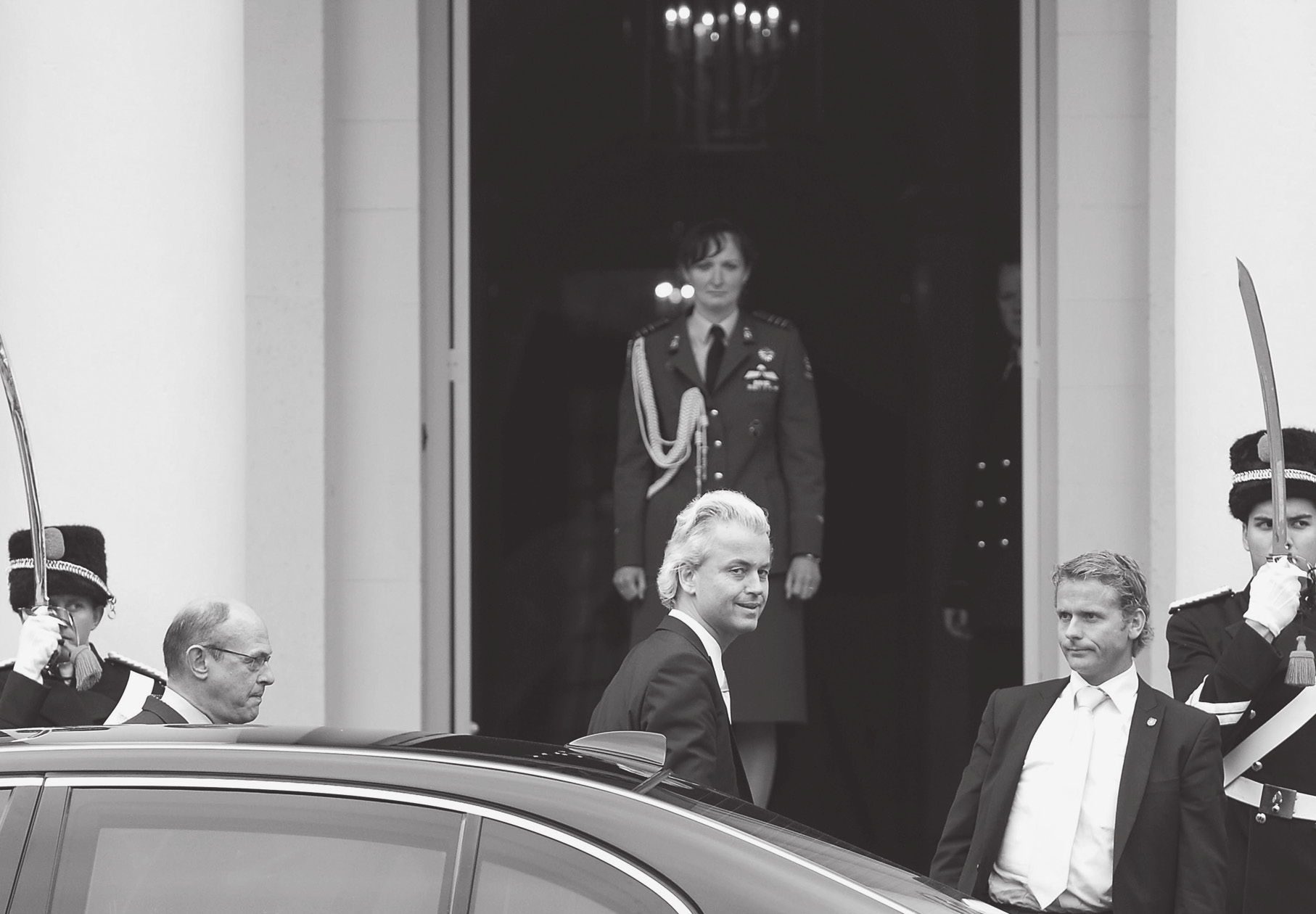 46 stap 6 pvv-fractievoorzitter Wilders arriveert bij paleis Noordeinde, juni 2010. [anp] negentiende eeuw.