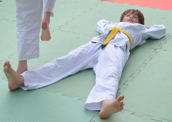 Spreekbeurt Jeffrey had een spreekbeurt over judo gehouden. Hij had de spreekbeurtkoffer geleend en vond dat zijn spreekbeurt heel goed ging.