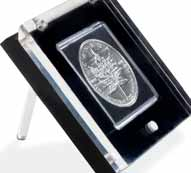 Presentatie cassettes 87 PRISMA muntenetui voor één QUADRUM capsule Dit innovatieve muntenetui van acryl biedt uw QUADRUM- muntcapsule stijlvolle bescherming.