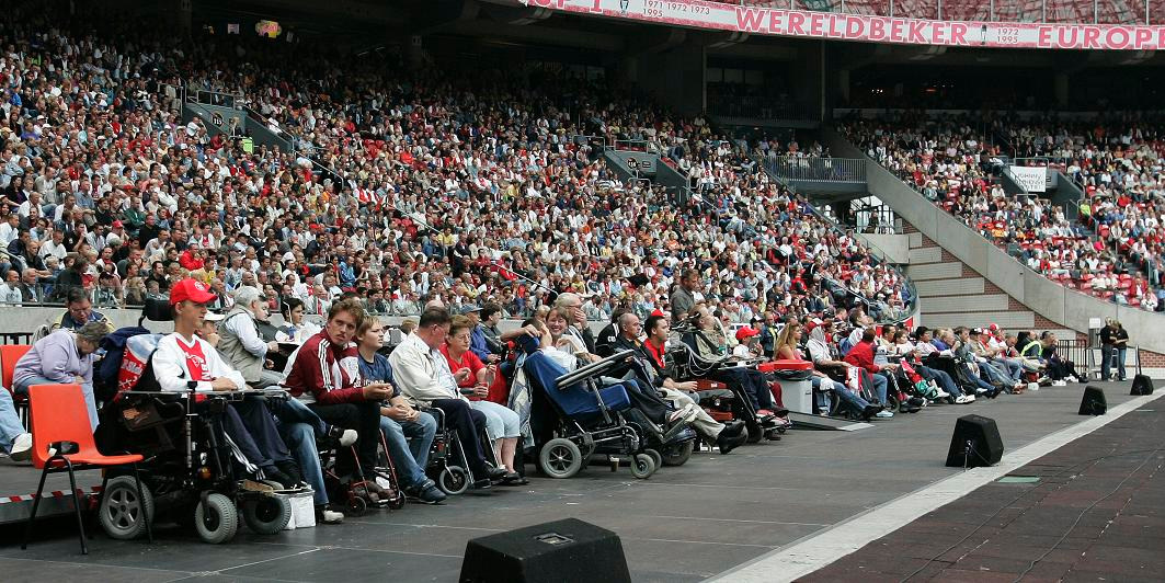 De toekomst van STAA Er is inmiddels een respectabel aantal rolstoelplaatsen (140) in het stadion (Wembley heeft er 310, maar kan ook bijna twee maal zoveel bezoekers herbergen).