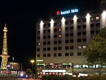 Logeren doen we in: Hotel Ibis Berlin Messe Messedamm 10-14057 - BERLIN - GERMANY Tel : (+49)30/303930 Fax : (+49)30/3019536 Hotelmanager : Mr. Mathijs PARSCH http://www.ibishotel.