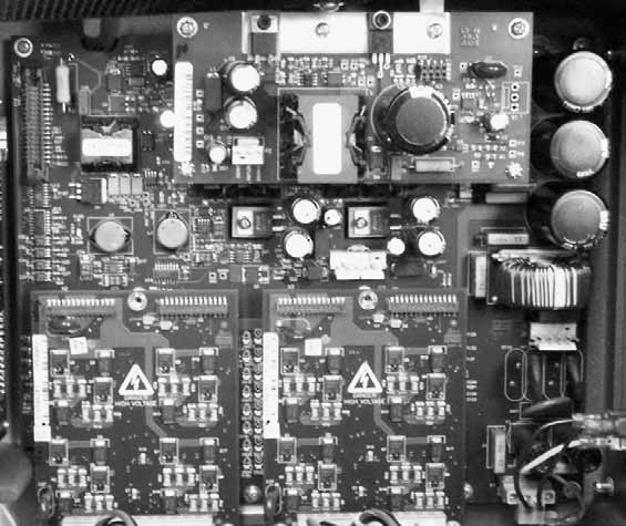 LogiComm besturingssysteem voor patroonbesturing 25 Voedingskaart De voedingskaart bevat meerdere laagspanningsvoedingen en de logische circuits die vereist zijn voor signaaluitwisseling met de