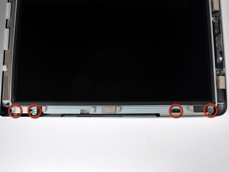 Stap 2 Til het glaspaneel loodrecht op het vlak van de LCD voldoende om de stalen bevestigingspennen bevestigd langs de onderzijde van de bovenste rand van de glasplaat verwijderen.