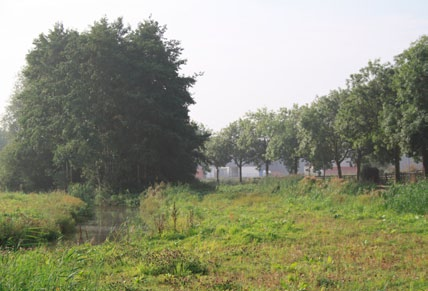 Zonering De bestaande strook langs de trekvaart is op te delen in drie zones. De breedte en begaanbaarheid wisselen per zone.