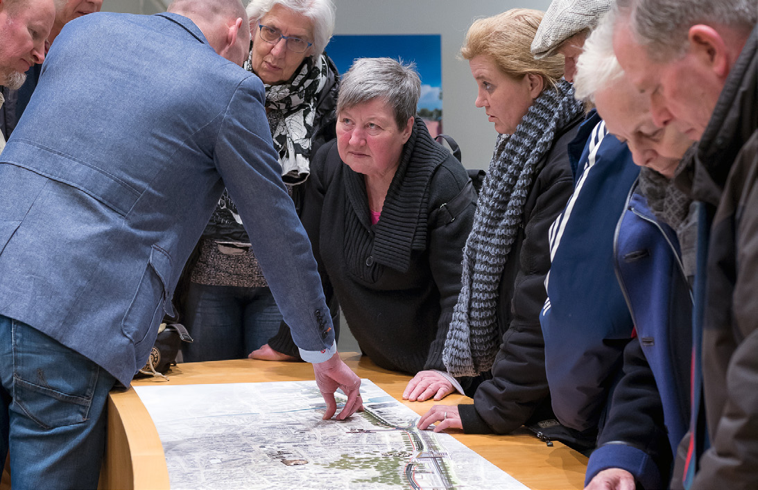 Veel belangstellenden tijdens inloopbijeenkomst Blauwe As Qua communicatie was het een rustig kwartaal voor de Blauwe As. We communiceerden over het afrondende werk bij de Blauwe Klap en Kanaal zz.