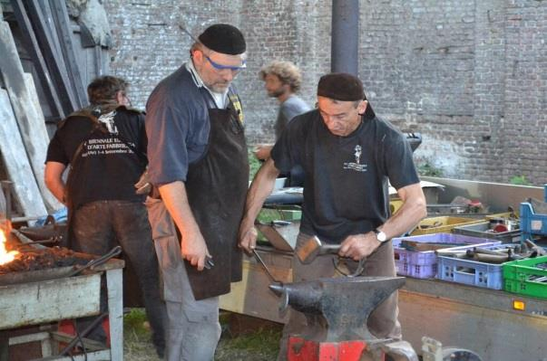 IMMATERIËLE EXPERTISE Ondersteunen van het borgen van TWIE-expertise Voorbeeld: deelname aan traject Living Human Treasures Bestaande en potentiële erfgoedgemeenschappen