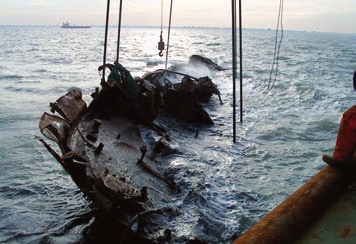 van de geruimde en tot schroot herleide Vorpostenboot S.M.S. Prangenhof (Termote 2003). Het wrak ervan werd integraal aan land gebracht en volledig ontmanteld.