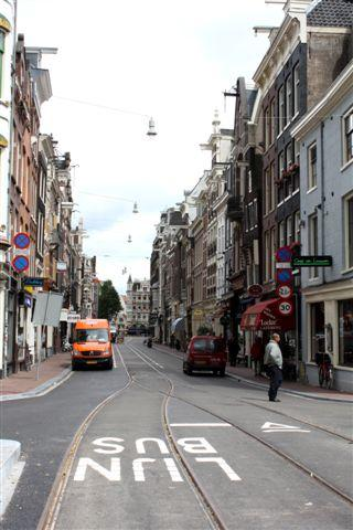 Bijlage IV: diverse foto s van de omgeving De twee rijksmonumenten liggen op een aantrekkelijke in het Centrum van Amsterdam.
