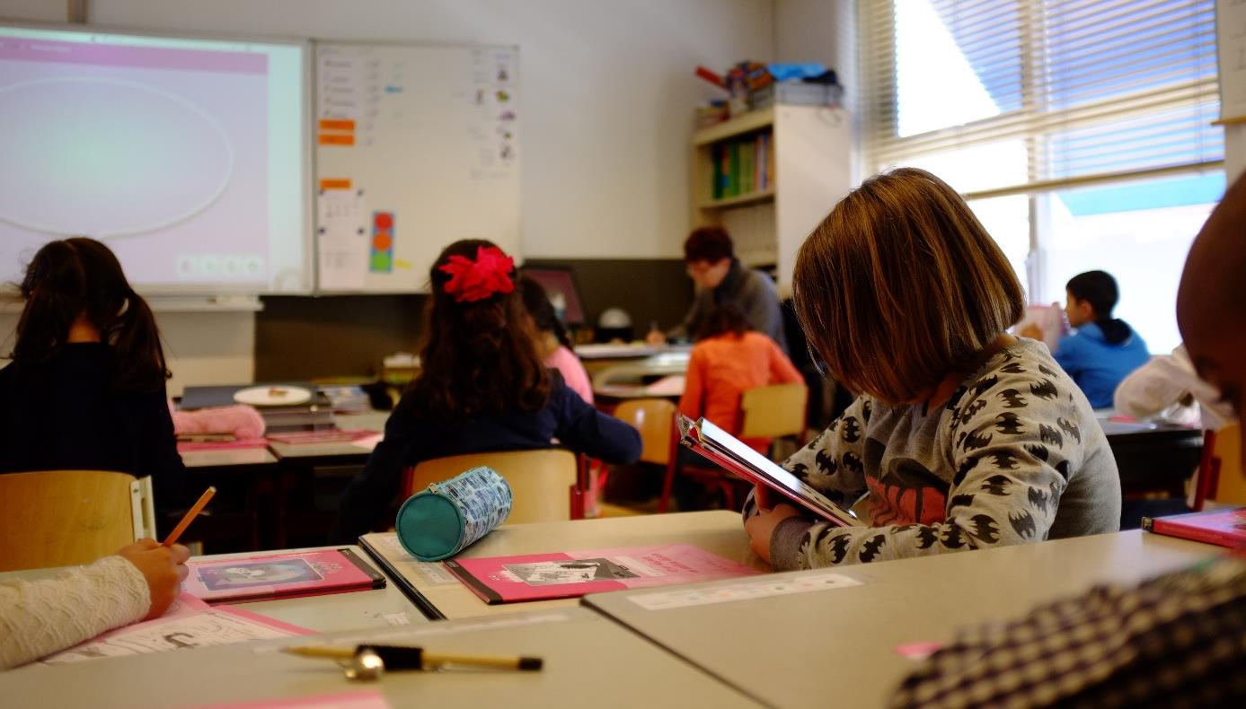 verloopt en aansluiten bij de behoeften van het kind. De oudste kleuters gaan in principe aan het eind van het cursusjaar naar groep 3.