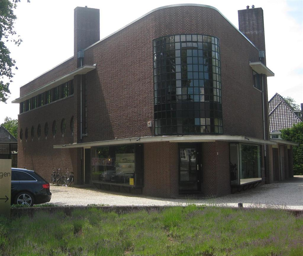 Kantoor houden in een monumentaal pand is mogelijk op de hoek van de H. van Lijndenlaan en Waterigeweg te Zeist.