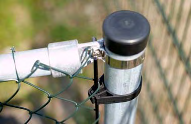 Final touch AFRONDEN: 28) Het gaas knoopt u met binddraad aan de bovenbuis en aan de beide spandraden zodat het gaas goed vast zit aan het frame zodat er een strak geheel ontstaat.