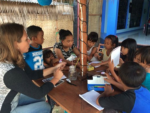 vakantiebestemming in Indonesië. Joyce besloot een langere tijd op Karimunjawa te blijven. Ze kwam al snel in contact met de lokale bevolking.