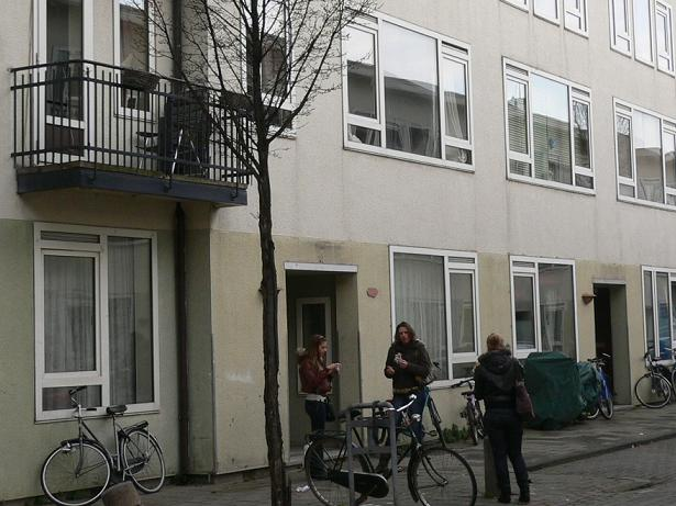 Uitbreiding buurtbemiddeling Schiedam In verschillende wijken in Schiedam wordt momenteel buurtbemiddeling aangeboden. Tot op heden is deze dienst bedoeld voor huurders van woningcorporatie Woonplus.