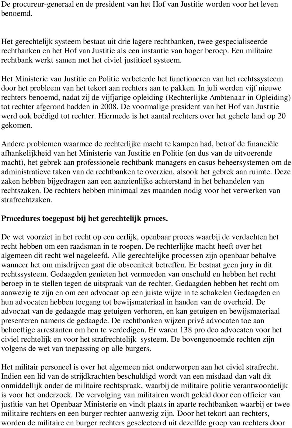 Een militaire rechtbank werkt samen met het civiel justitieel systeem.