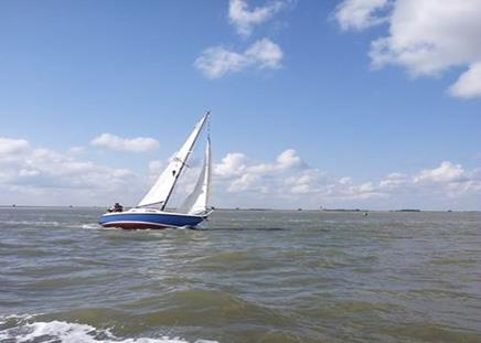 Reggi II Voor allen die hun zeilervaring wensen te verruimen of kennis te maken met de yachting, zowel op sportief als recreatief vlak, of een zeilschip willen huren, stelt M.A.W.