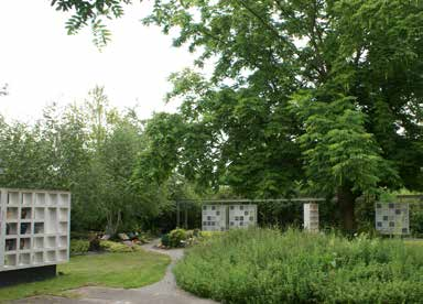 Huidige situatie Begraafplaats Rijnhof is eigendom van de gemeente Woerden. De totale oppervlakte van de begraafplaats is circa 6 ha. Het noordelijk deel van Rijnhof is in gebruik als begraafplaats.