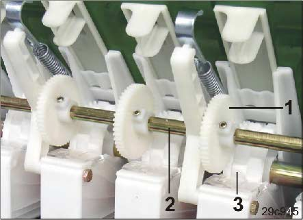 Opbouw en werking Elektronische bediening De slingerveerkoppeling (Afb. 86/1) wordt door een magneetschakelaar (Afb. 86/2) bediend, die elektronisch wordt geregeld door de of de. Afb.