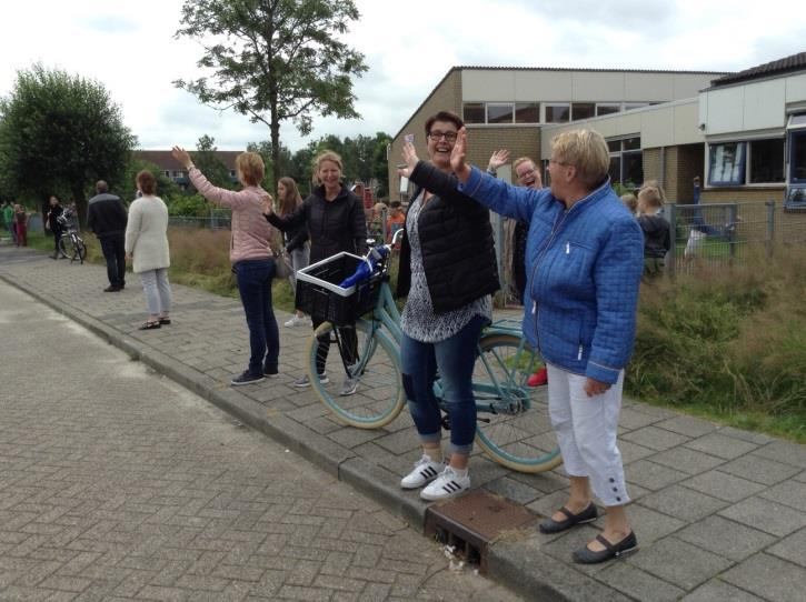 Ziekte juf Bea, juf Veronique Zoals u weet zijn juf Bea en juf Veronique al langere tijd afwezig wegens een gebroken arm en pols.