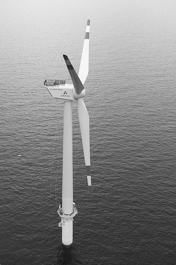 1p 5 Een windmolen kan een vermogen van 7,5 megawatt leveren. Hoeveel roltrappen met een motor van 6 kw kan de windmolen tegelijk aandrijven?