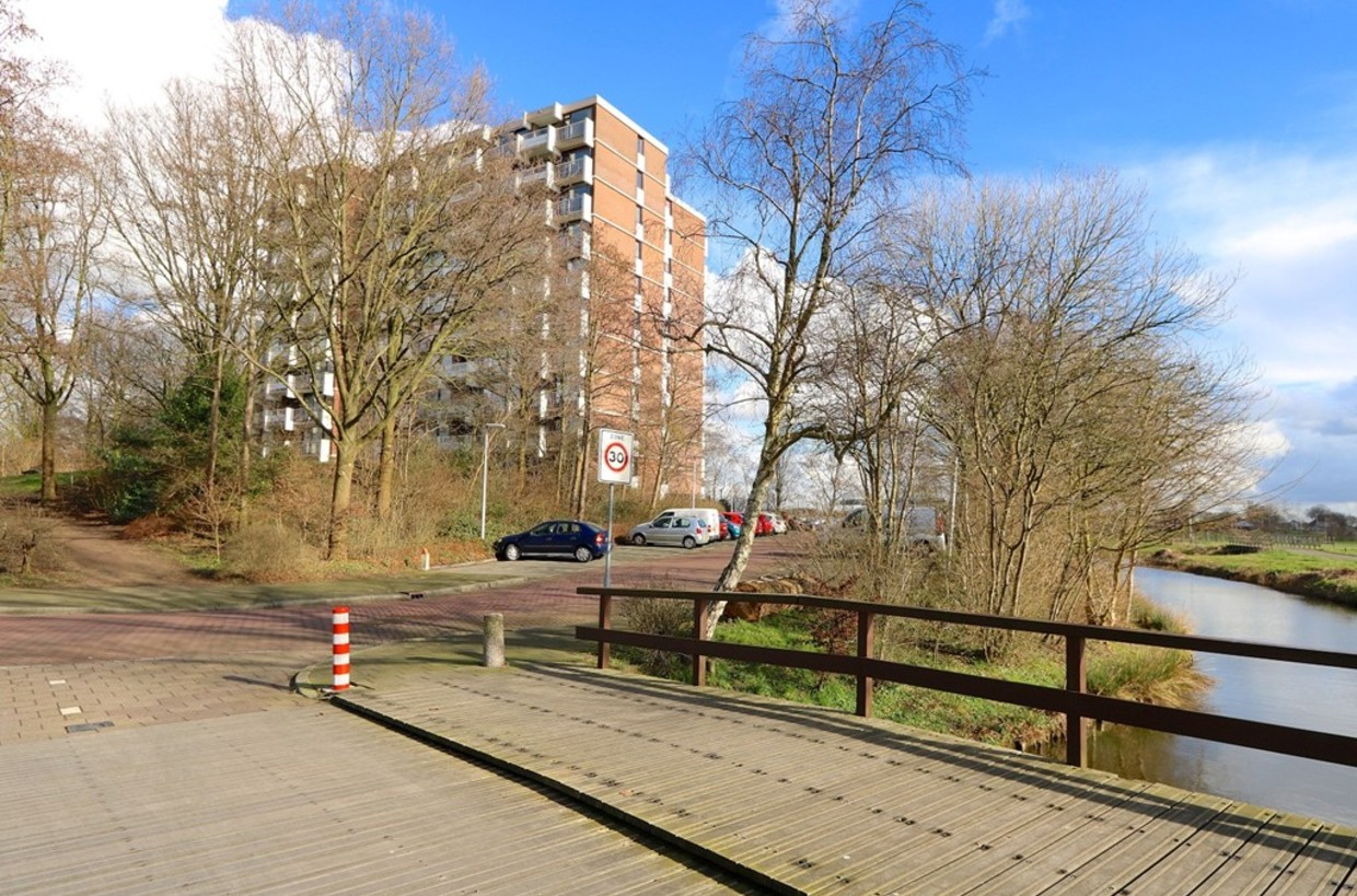 Kringloop 283 1186 HA Amstelveen Inleiding Dit verrassend ruime en goed onderhouden 2-kamer appartement op de begane grond met tuin kunt u werkelijk zo betrekken!