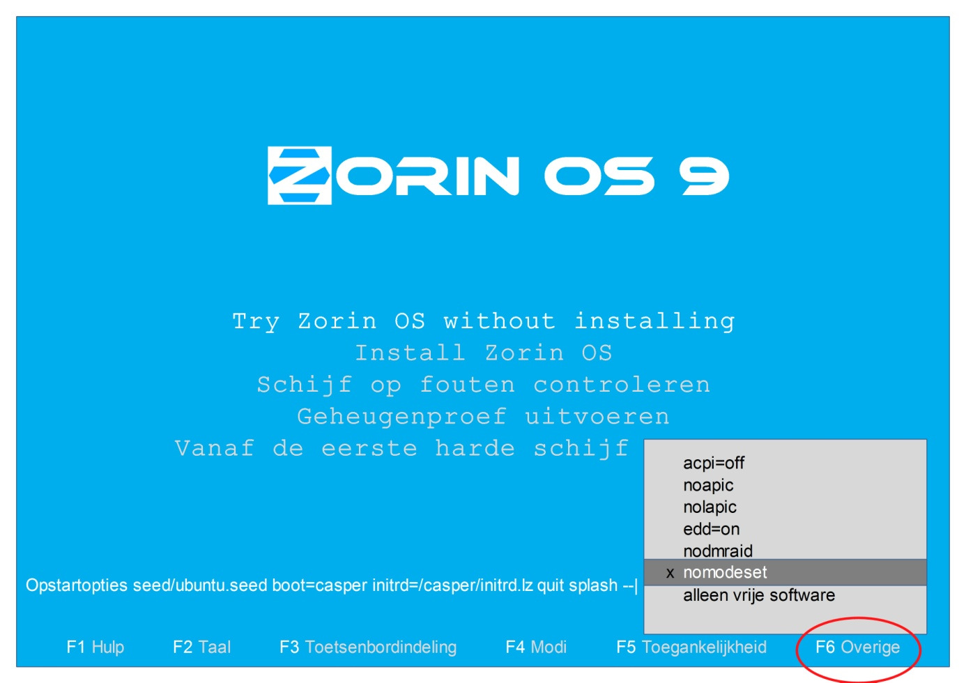 Handleiding installatie Zorin OS 9 Core 7 Wacht een tijdje zodat de computer de dvd kan lezen en dan het bureaublad kan tonen.