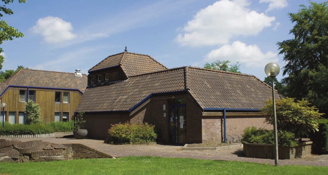 3 u Locaties Gemeenschapshuis De Spinde De gemeenteambtenaren verlaten het gebouw.