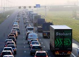 Toename vrachtverkeer Ervaringen (algemeen) 15 min Situatieschets / afbeeldingen: Colonnevorming Ervaringen Hoe anticiperen andere weggebruikers hierop? Foute inschattingen? Wat doen de chauffeurs?