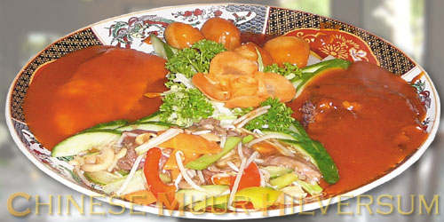 Chinese Rijsttafel Minimaal twee personen Ke Tong Chinese tomatensoep Babi Panggang Geroosterde varkensvlees met pikante saus Koe Lou Kai Kipfilet in