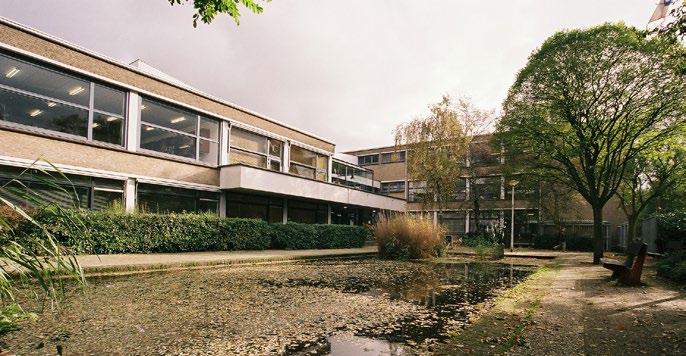 VEURS LYCEUM DALTON VOORBURG 4. Veurs Lyceum Het Veurs Lyceum aan de Burgemeester Kolfschotenlaan telt ca. 930 leerlingen en is een school voor VMBO-T, HAVO, Atheneum en Gymnasium.