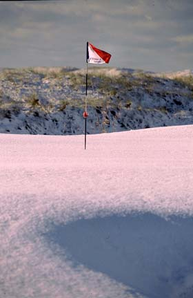 Van de voorzitter Ik kom net van de golfbaan terug. Bij arctische temperaturen hebben we getracht ons warm te spelen.