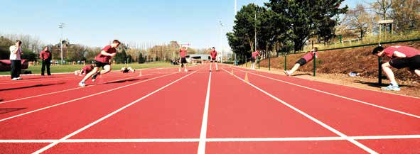 WIST JE DAT De VUB een atletiekpiste, uitgebreide sportfaciliteiten en een fitness op de campus zelf heeft? En dit alles op loopafstand van de leslokalen, labo s en de koten.