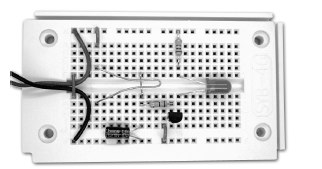 De stroomversterking van een transistor kan gebruikt worden, om de ontlaadtijd van een condensator te verlengen. De schakeling van afb. 16 maakt gebruik van een elco met 100 F als laadcondensator.