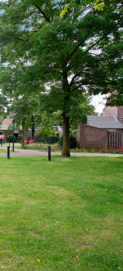 Parkachtige omgeving! Een groene en kindvriendelijke omgeving is de basis voor deze fijne gezinswoning. Direct vanuit de achtertuin loop je zo in een parkachtige omgeving.