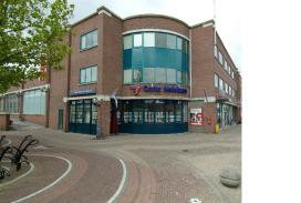 Over Ooms Al 85 jaar is Ooms een begrip in de regio Groot Rijnmond en Drechtsteden met vestigingen in Rotterdam, Dordrecht, Barendrecht, Capelle aan den IJssel, Hellevoetsluis, Schiedam en