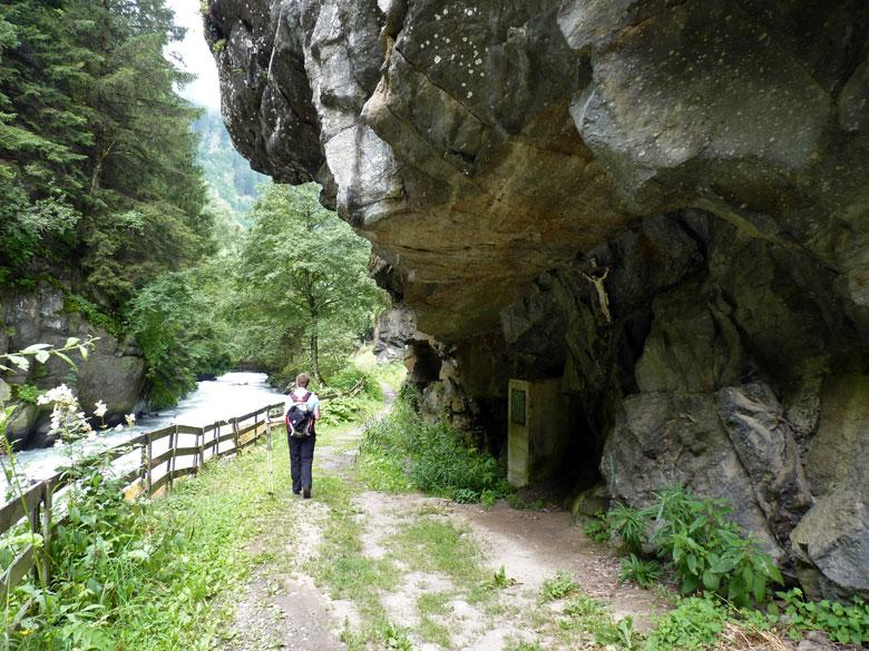 er nog de prachtige waterval in de Pitz aan de rand van het dorp waar de wandeling aan voorbij gaat.