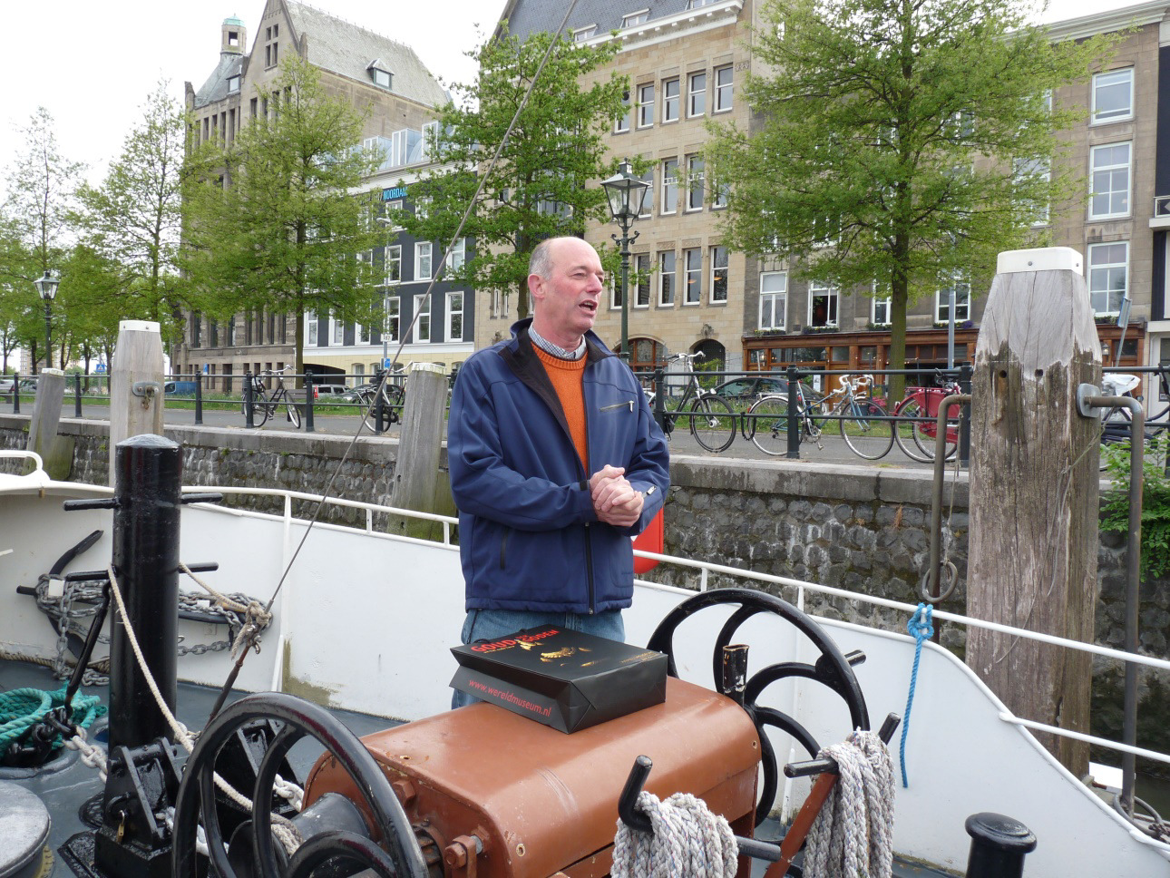 Via het IJsselmeer en Enkhuizen, waar werd overnacht bij het KNRM-station en het Amsterdam-Rijnkanaal ging het naar Streefkerk, waar in de jachthaven werd overnacht.