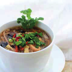 Soepen 40 Bamisoep Udon bamisoep, geserveerd met groenten 41 Sun La soep Licht zuur-pittige soep 42 Kippensoep 43 Miso Soep Gevuld met zeewier en sojakaas 44 Wan Tan Soep Deeg gevuld met vlees, in
