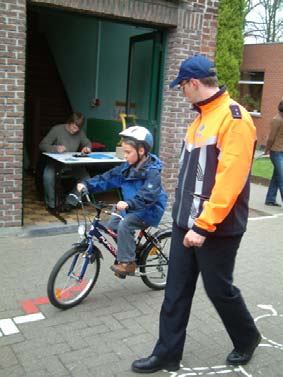 - 76 - Bijlage 15: Sociaal Team & Algemene Preventie (STAP) Overzicht activiteiten 2007 luik preventie & project THEMA VERKEER gemachtigd opzichter Project Verkeerslessen in scholen Fietscontrole