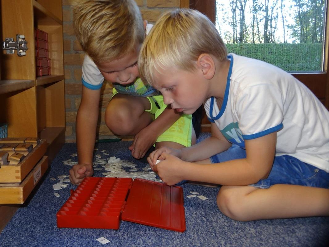 Juf van den Brink Zoals u wel weet, loopt juf van den Brink enkele dagdelen per week stage in onze groep, Ze moet een opdracht bij ons doen in het kader van gesprekken met kinderen.