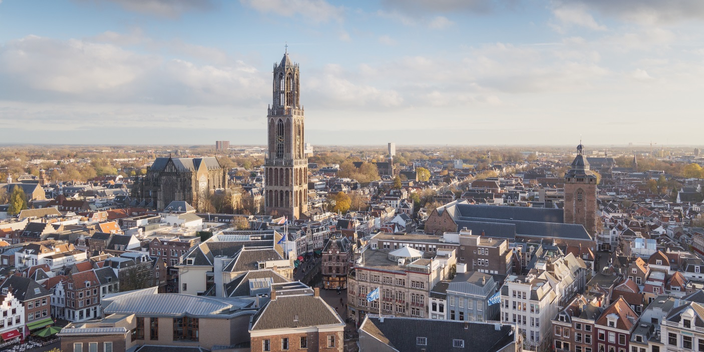 De Neudeflat, eerste indruk. 12 Top locatie in de stad. (bullseye) Eigenaardig gebouw met bijzondere ontstaansgeschiedenis. Van wrat tot schoonheidspukkel.