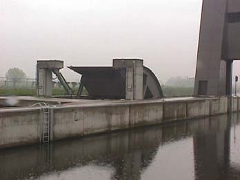 2.1.5 Bescherming van Brugge Het kanaal Gent-Oostende is in het verleden verbreed tussen Gent en Beernem.