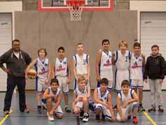 Yuval en zijn Jugglers U12 team It is obvious that this best experience is due to my great coaching team, Elvis and Dennis, which know very well how to lead us and to teach basketball.