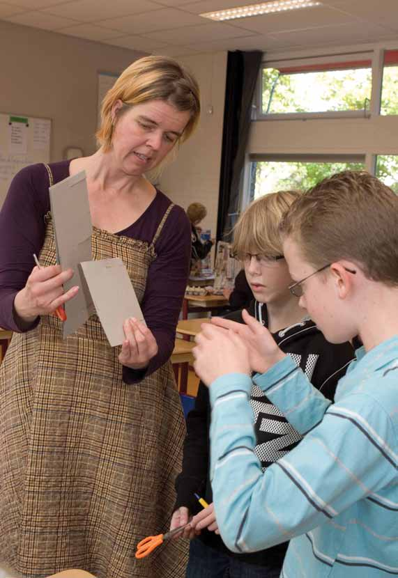 Bewust keuzes leren maken Sinds 1 april 2010 ben ik cultuurcoach in de wijk Aldlân. Mijn werk begon met kennismaken. Daarna ging ik kijken naar mogelijkheden en wat speelt binnen scholen.